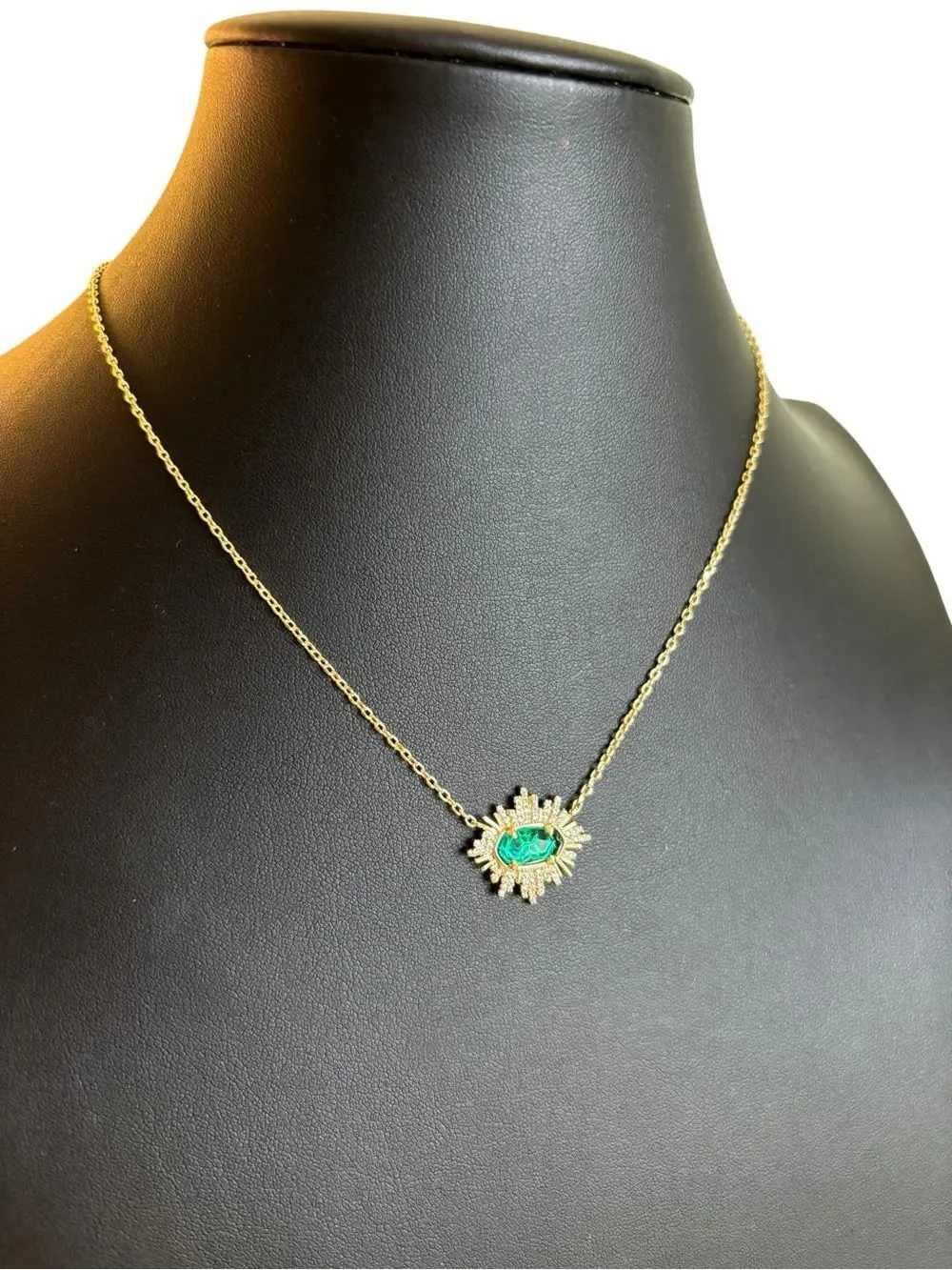 Kendra Scott Sunburst Gold Tone & Green  Faceted Crystal  Pendant Necklace.